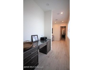 Magnificent home on peninsula overlooking the Bay! Greatroom - photo 25
