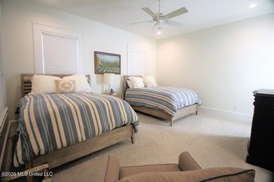 Magnificent home on peninsula overlooking the Bay! Greatroom - photo 32