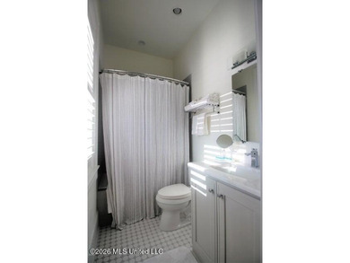 Magnificent home on peninsula overlooking the Bay! Greatroom - photo 34