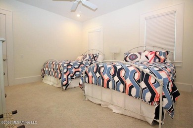 Magnificent home on peninsula overlooking the Bay! Greatroom - photo 36