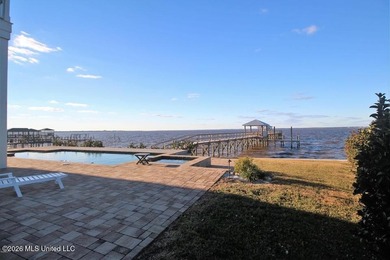 Magnificent home on peninsula overlooking the Bay! Greatroom - photo 47