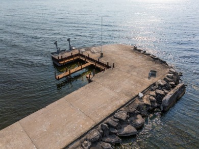 A very RARE property with 354' of waterfront, 225' long - photo 26