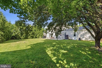 HUGE price improvement!!! Move-in ready 3-bed, 2.5-bath - photo 37
