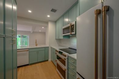 Welcome to The Villas-29 Fairway Place unit 6, Montauk NY, a gem - photo 4