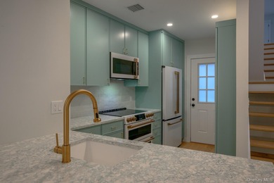 Welcome to The Villas-29 Fairway Place unit 6, Montauk NY, a gem - photo 6