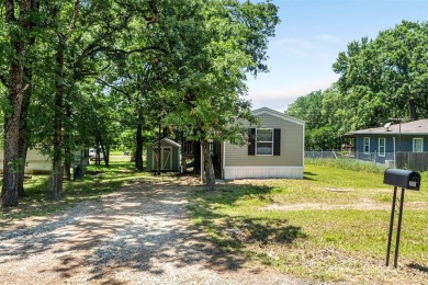 Welcome to this 2020 mobile home--clean, well-maintained, and - Lake Home For Sale in Mabank, Texas