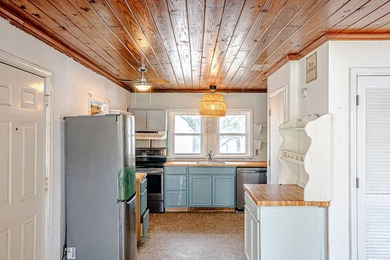 Located in the heart of Laguna Beach, this charming 2 bedroom - photo 11