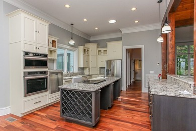 Nestled in the highly sought-after Thunderbird community, this - photo 13