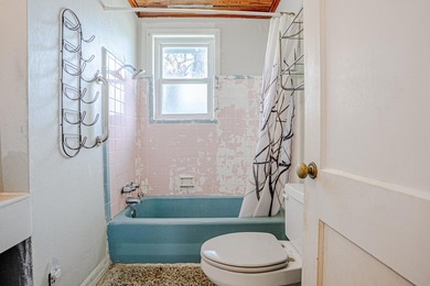 Located in the heart of Laguna Beach, this charming 2 bedroom - photo 15
