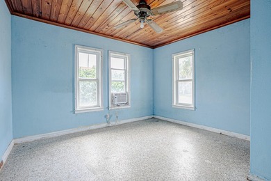 Located in the heart of Laguna Beach, this charming 2 bedroom - photo 17