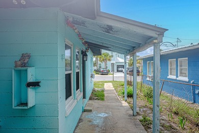 Located in the heart of Laguna Beach, this charming 2 bedroom - photo 18