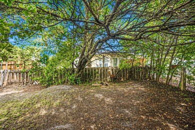 Located in the heart of Laguna Beach, this charming 2 bedroom - photo 21