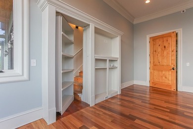 Nestled in the highly sought-after Thunderbird community, this - photo 22