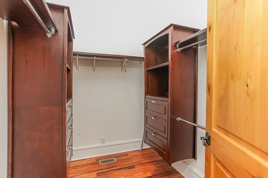 Nestled in the highly sought-after Thunderbird community, this - photo 25