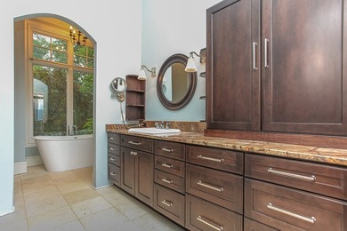 Nestled in the highly sought-after Thunderbird community, this - photo 26