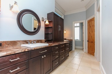 Nestled in the highly sought-after Thunderbird community, this - photo 27