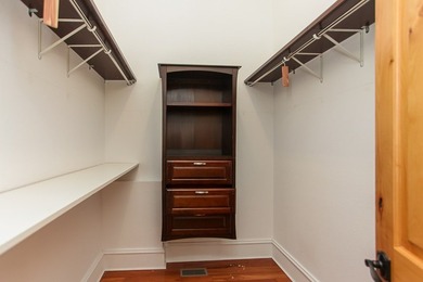 Nestled in the highly sought-after Thunderbird community, this - photo 28