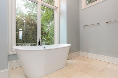 Nestled in the highly sought-after Thunderbird community, this - photo 30