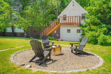 Tucked away in a private, park-like setting, this stunning - photo 31