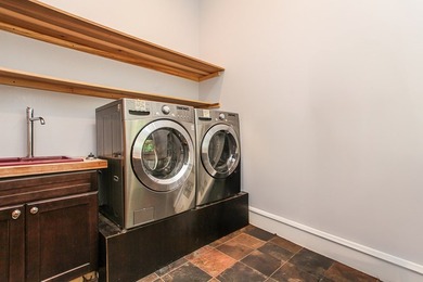 Nestled in the highly sought-after Thunderbird community, this - photo 33