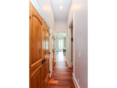 Nestled in the highly sought-after Thunderbird community, this - photo 35