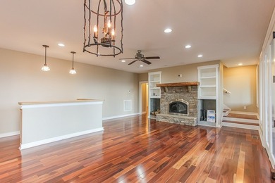 Nestled in the highly sought-after Thunderbird community, this - photo 38