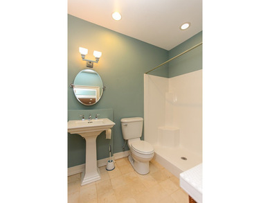 Nestled in the highly sought-after Thunderbird community, this - photo 44