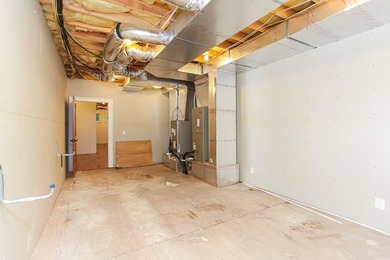Nestled in the highly sought-after Thunderbird community, this - photo 49