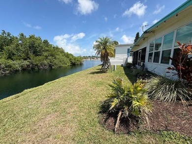 Welcome to peaceful waterfront living in Lake Haven, a - photo 3