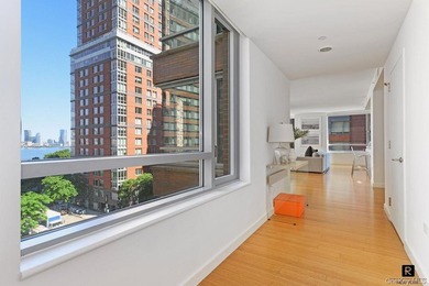 SPRAWLING 3BED/4 BATH IN THE PRIVATE EAST WING OF THE RIVERHOUSE - photo 12