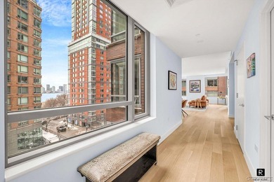 SPRAWLING 3BED/4 BATH IN THE PRIVATE EAST WING OF THE RIVERHOUSE - photo 14