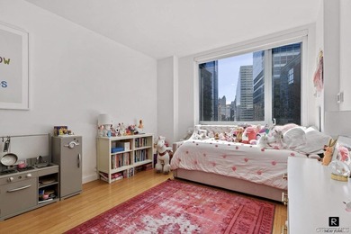 SPRAWLING 3BED/4 BATH IN THE PRIVATE EAST WING OF THE RIVERHOUSE - photo 21