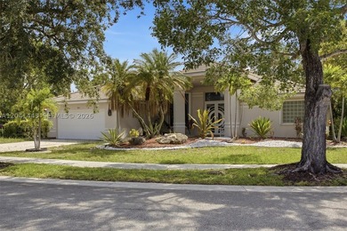 Discover your own private oasis in the heart of Weston! Situated - photo 3