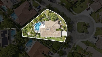 Discover your own private oasis in the heart of Weston! Situated - photo 4