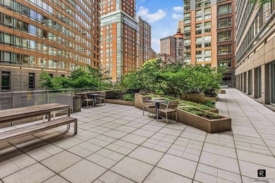 SPRAWLING 3BED/4 BATH IN THE PRIVATE EAST WING OF THE RIVERHOUSE - photo 39