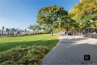 SPRAWLING 3BED/4 BATH IN THE PRIVATE EAST WING OF THE RIVERHOUSE - photo 43