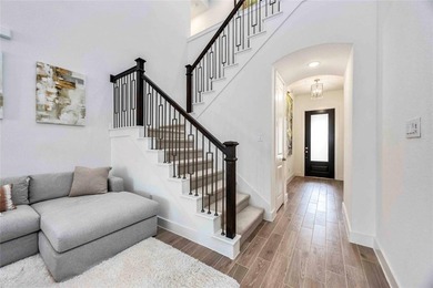Like-new townhome featuring modern upgrades and an open - photo 4