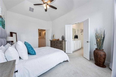 Like-new townhome featuring modern upgrades and an open - photo 6
