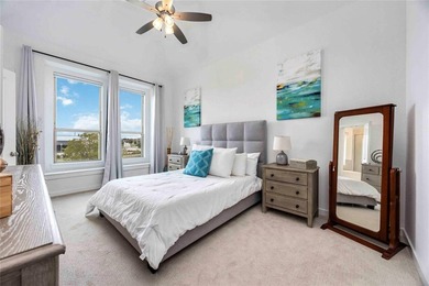 Like-new townhome featuring modern upgrades and an open - photo 7