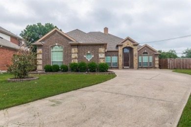 Joe Pool Lake Home Sale Pending in Grand Prairie Texas