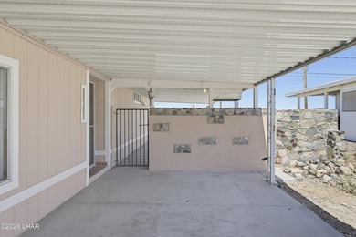 Beautifully refreshed inside and out, this move-in-ready home - photo 4