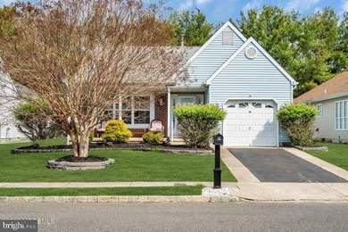 **PRICE IMPROVEMENT** Step into this beautifully maintained - photo 2