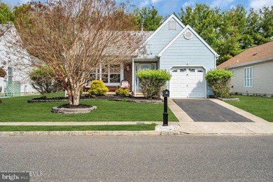**PRICE IMPROVEMENT** Step into this beautifully maintained - photo 3