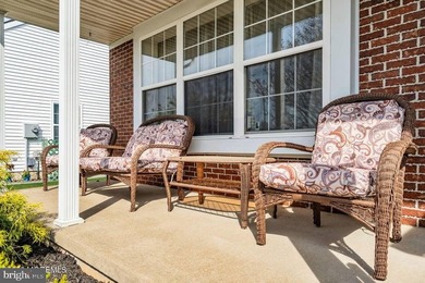 **PRICE IMPROVEMENT** Step into this beautifully maintained - photo 5