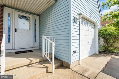 **PRICE IMPROVEMENT** Step into this beautifully maintained - photo 6