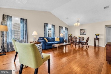 **PRICE IMPROVEMENT** Step into this beautifully maintained - photo 8