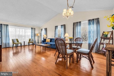 **PRICE IMPROVEMENT** Step into this beautifully maintained - photo 9