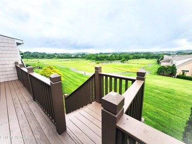 Step into this beautiful home with cathedral ceiling in the - photo 12