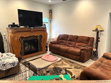 Welcome to this beautifully maintained 3-bedroom, 2-bathroom - photo 14