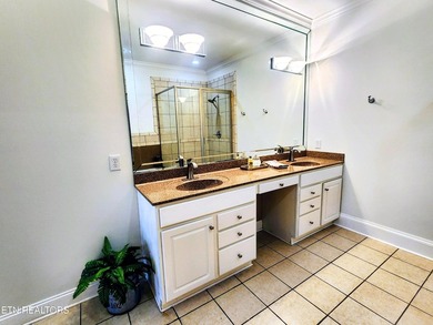 Step into this beautiful home with cathedral ceiling in the - photo 17